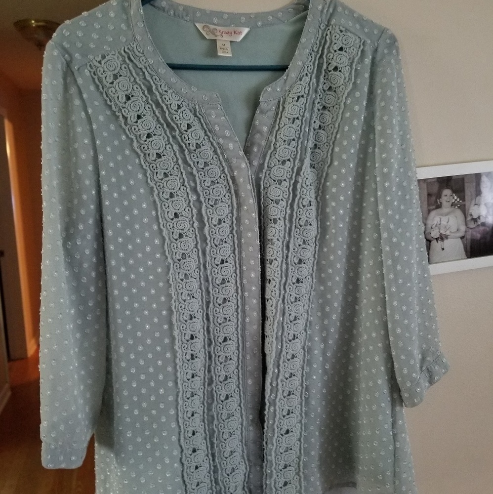 Button up top - Picture 2 of 4